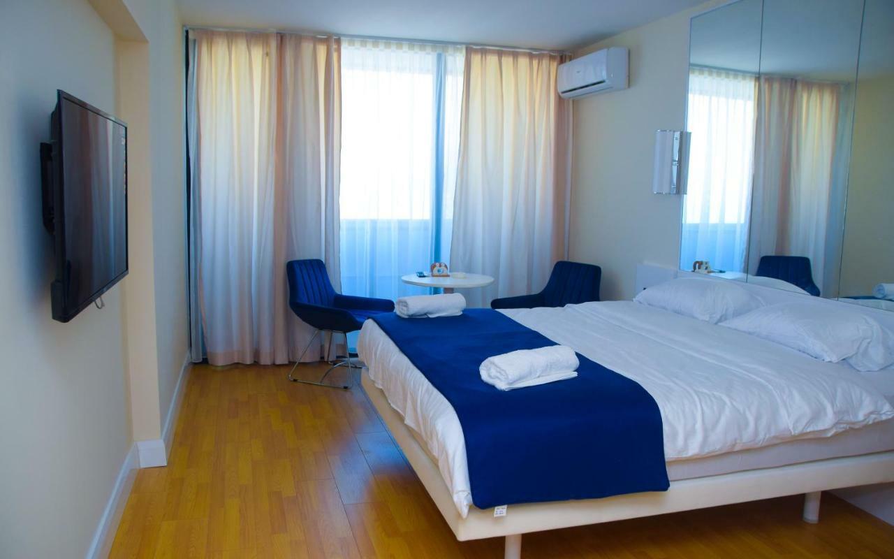 Sea View From The Clouds Aparthotel Batumi Exterior photo